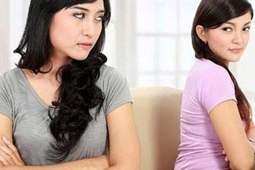 Chị chồng chuyển cho tôi 500 triệu đồng yêu cầu ly hôn ngay lập tức, biết lý do tôi ký đơn ngay