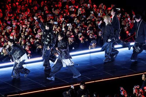 'Seoul 'vỡ trận' ngày BTS tái xuất: 200.000 người đổ xuống đường, tập đoàn HYBE nói gì?