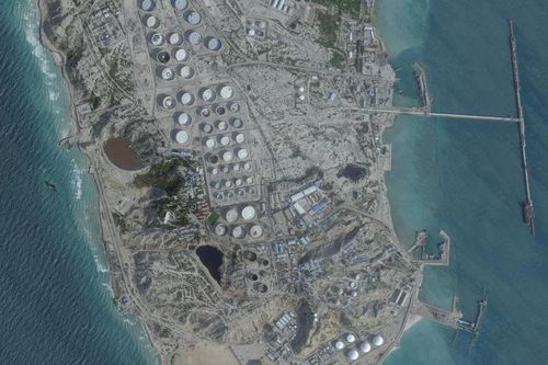 Iran tuyên bố tàu qua eo Hormuz phải phối hợp với Tehran, cảnh báo rải thủy lôi