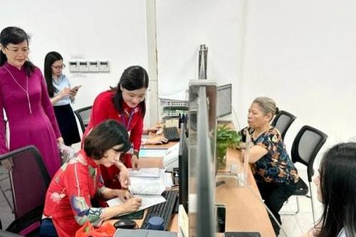 Đẩy mạnh phân cấp, phân quyền thực hiện thủ tục hành chính cho chính quyền địa phương