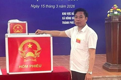 Người 'giữ nhịp' ở Tổ bầu cử số 13