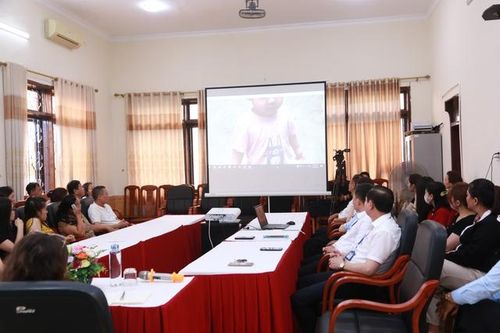 Chuyên gia tâm lý hướng dẫn cách giao tiếp, tương tác với trẻ tự kỷ