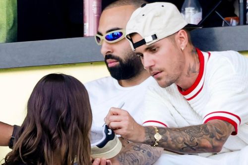 Justin Bieber đeo đồng hồ Rolex nữ hiếm thấy