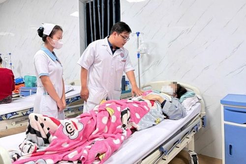 Bộ Y tế vào cuộc vụ 19 người nghi ngộ độc sau khi ăn bánh mì