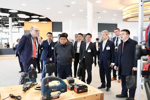 Phó Thủ tướng Nguyễn Chí Dũng thăm Tập đoàn Bosch