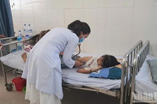 Quảng Ngãi: 19 người bị ngộ độc nhập viện điều trị sau khi ăn bánh mì