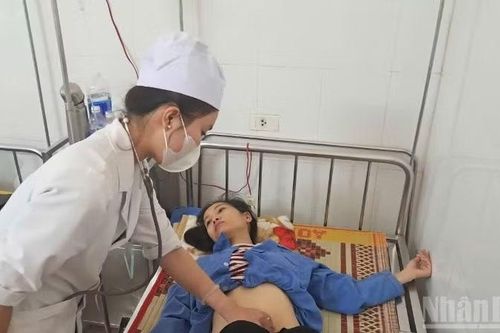 Quảng Ngãi: Khẩn trương tìm nguyên nhân gây ngộ độc thực phẩm nghi do ăn bánh mì