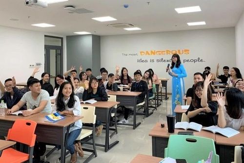 UEH ban hành chính sách đãi ngộ đột phá thu hút, giữ chân nhân tài