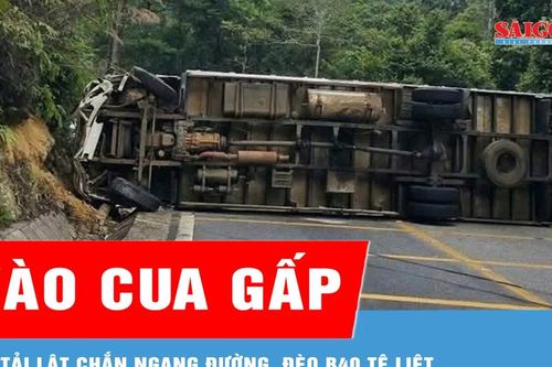 Lâm Đồng: Xe tải lật chắn ngang đường, đèo B40 tê liệt