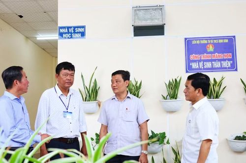Sở GD&ĐT Cà Mau kiểm tra công trình nhà vệ sinh và nước uống sạch trường học