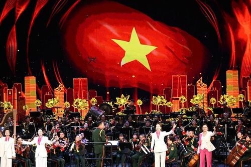 'Thanh âm dưới ánh mặt trời': Dấu ấn ra mắt Dàn nhạc Giao hưởng Quân đội