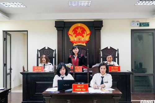 Cựu hiệu trưởng ở Hà Nội nói 'bị truy tố oan' trước cáo buộc thu 15.000 đồng/tiết học thêm