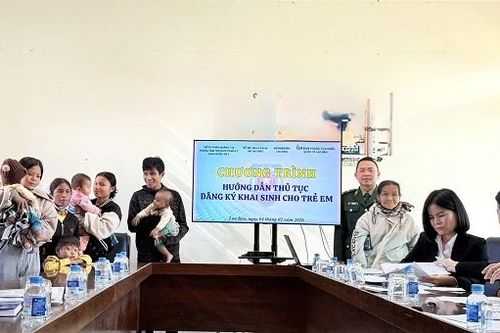 Gỡ vướng đăng ký khai sinh cho trẻ em vùng biên Quảng Trị
