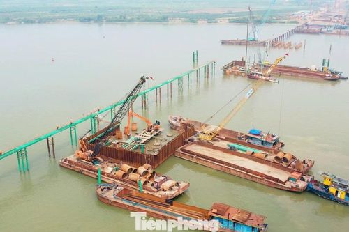 Hà Nội: Cận cảnh đại công trường cầu Hồng Hà vượt sông Hồng, sau 5 tháng thi công