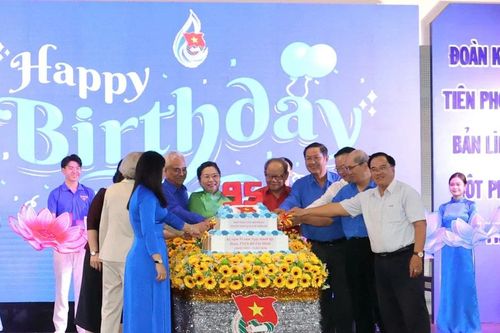 Tổ chức Đoàn lấy cán bộ làm khâu đột phá để thích ứng mô hình mới