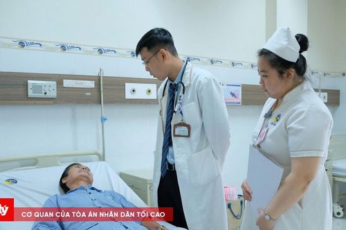 Người đàn ông 'ho ra máu sét đánh'