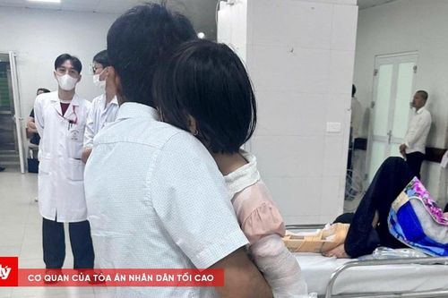 CSGT Hà Nội mở đường, đưa bé 6 tuổi đi cấp cứu kịp thời
