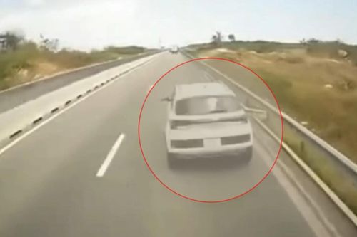 Cao tốc thiếu làn dừng khẩn cấp, tài xế ô tô 'đánh cược' với rủi ro