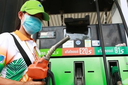 Ứng phó biến động xăng dầu: Nhiều quốc gia áp giá trần, tung gói hỗ trợ khủng