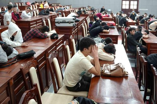 Hàng trăm người sập bẫy 'việc nhẹ lương cao' ở Campuchia được trả về nước
