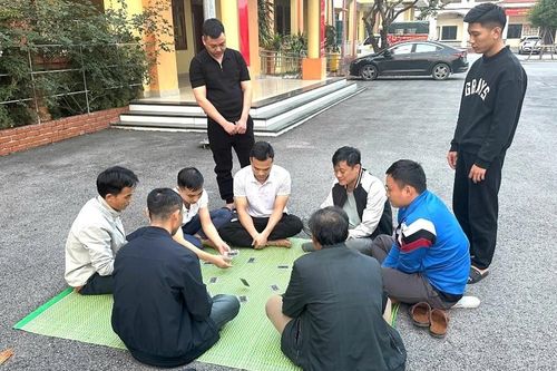 Khởi tố 10 đối tượng lợi dụng đám cưới để đánh bạc tại Bắc Ninh