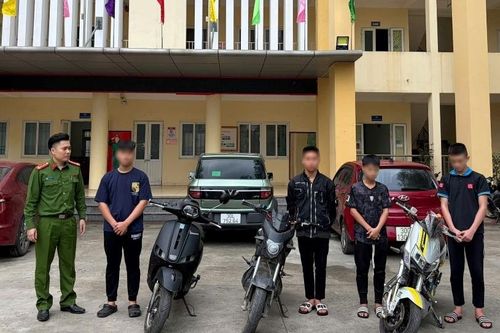 Nhóm thanh thiếu niên đi xe tốc độ cao, nẹt pô gây rối trật tự công cộng