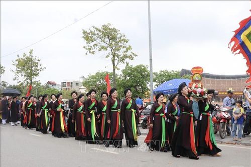 Về hội làng Diềm tưởng nhớ Vua Bà - Thủy tổ Quan họ