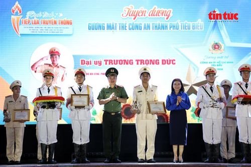Công an TP Hồ Chí Minh 'tiếp lửa truyền thống', tôn vinh 30 gương mặt trẻ tiêu biểu