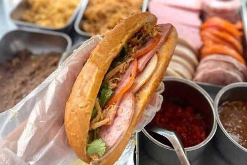 Diễn biến mới vụ nghi ngộ độc bánh mì khiến 17 người nhập viện