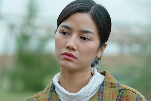 Mỹ nhân vào vai cô gái làng chài 'chửi như hát' trên phim giờ vàng VTV