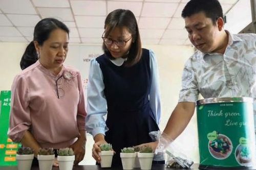 Đổi pin cũ lấy cây xanh: Lan tỏa lối sống xanh trong ngành Công Thương