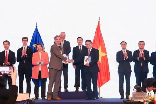 Sách Trắng 'hiến kế' giúp Việt Nam nâng cao năng lực cạnh tranh, hội nhập sâu rộng