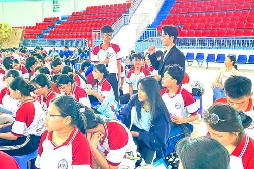 Gần 500 học sinh xã Tri Tôn tham gia tư vấn tuyển sinh năm 2026