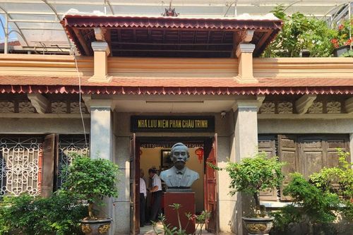 Ngôi nhà lưu niệm giữa phố