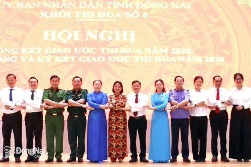 Đẩy mạnh thi đua yêu nước gắn với hoàn thành tốt nhiệm vụ chính trị của từng cơ quan, đơn vị