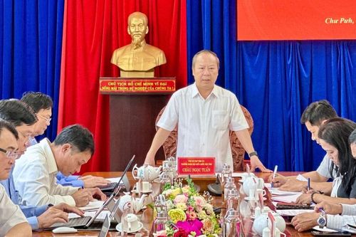 Phó Bí thư Tỉnh ủy Châu Ngọc Tuấn làm việc với Ban Thường vụ Đảng ủy xã Chư Pưh