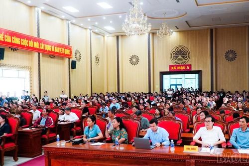 Thuế cơ sở 7 tỉnh Lào Cai tuyên truyền chính sách mới cho hơn 400 hộ, cá nhân kinh doanh