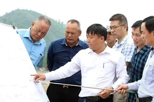 Phó Chủ tịch UBND tỉnh Quách Tất Liêm kiểm tra một số dự án giao thông khu vực Hòa Bình