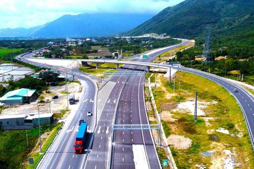 Khắc phục hư hỏng thuộc trách nhiệm bảo hành cao tốc Vân Phong - Nha Trang trước 30/3