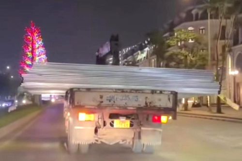 Phạt gần 11 triệu đồng tài xế xe tải chở hàng quá khổ, không an toàn tại Hưng Yên