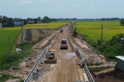 Đồng Tháp: Thiếu vật liệu, tuyến đường hơn 2.100 tỷ đồng nguy cơ lỡ hẹn thông xe