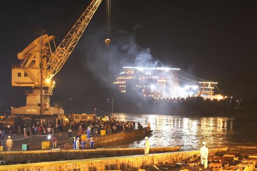 Đóng tàu Sông Cấm: Hạ thủy tàu năng lượng 'xanh' hiện đại