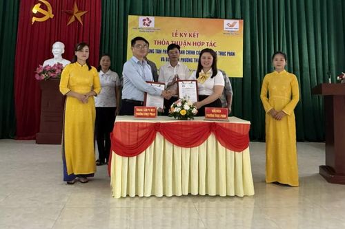 Phường Thục Phán ký kết thỏa thuận hợp tác triển khai dịch vụ bưu chính công ích trong giải quyết thủ tục hành chính