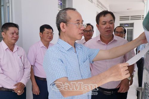 Ban Kiểm soát Ngân hàng Chính sách xã hội làm việc tại xã Đất Mũi