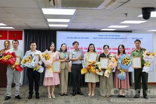 TPHCM trao hỗ trợ cho các tác phẩm báo chí hay, xuất sắc viết về TPHCM, Quý 4/2025