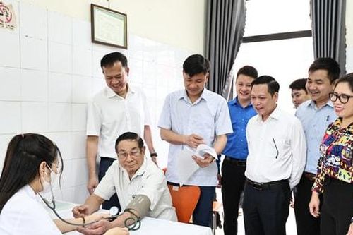 Hòa Xá tổ chức khám sức khỏe và cấp thuốc miễn phí cho đối tượng chính sách