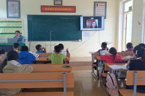 Nghệ An: Chuyện học tiếng Anh qua màn hình của những đứa trẻ ở vùng 'trắng' giáo viên