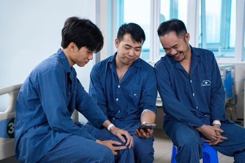'Người hùng' kể khoảnh khắc lao vào đám cháy cứu người tại Hà Nội
