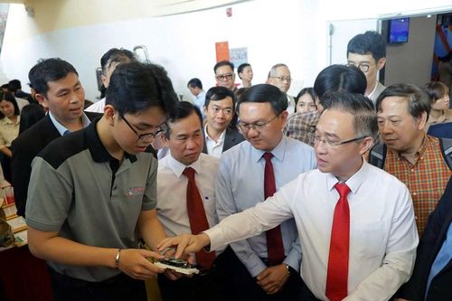 TP.HCM tăng tốc cho mục tiêu tăng trưởng hai con số