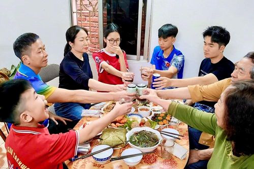 (Bài 2) Giữ nếp nhà từ sự sẻ chia